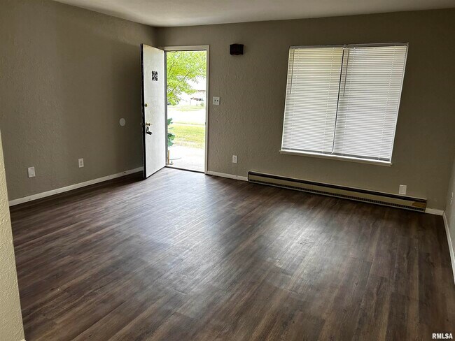 Building Photo - 3110 N Molleck Dr