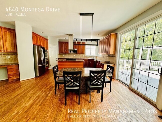 Building Photo - 4840 Montega Dr