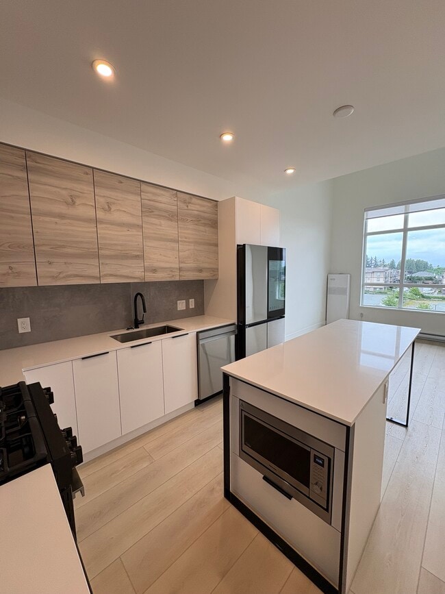 Photo du bâtiment - 30490 Cardinal Av