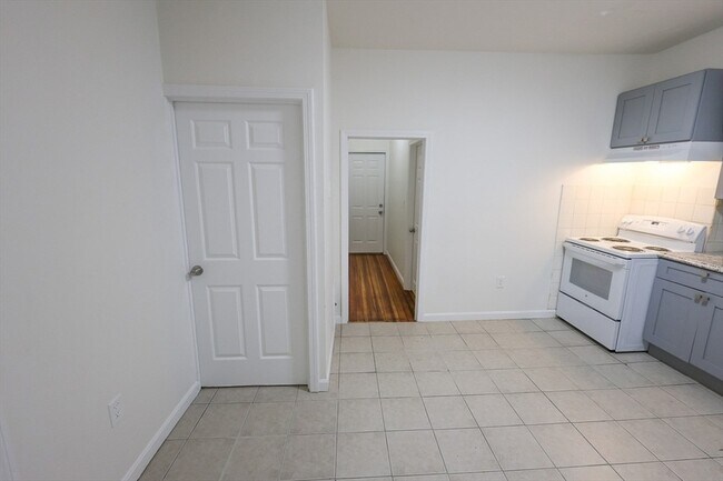 Building Photo - 127 Intervale St