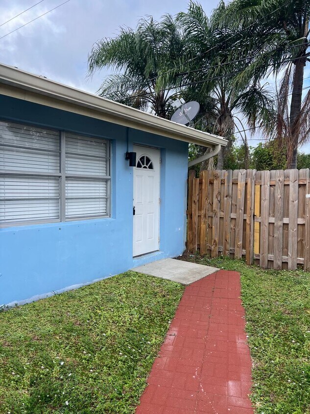 Primary Photo - Apartments At Holly Dr