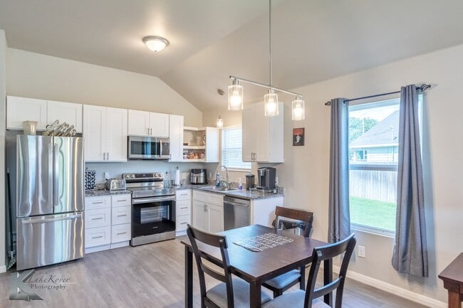 Building Photo - 6 minutes to Stargate data center