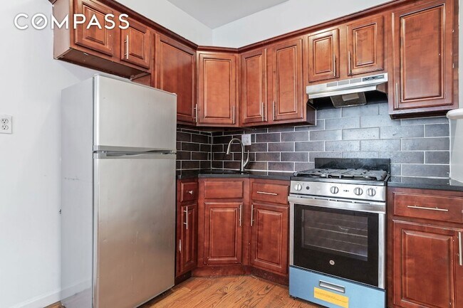 Foto del edificio - 352 Lexington Ave