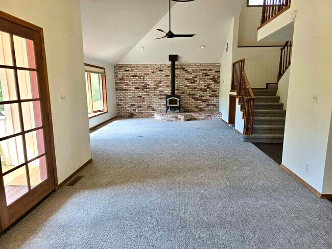 Building Photo - Upgraded Farm House in Sebastopol! Most Ut...