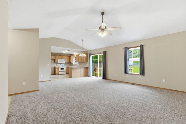 Building Photo - Charming 3 Bed | 2 Bath Home in the Heart of Ozark!