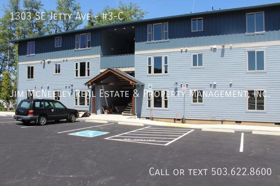 Primary Photo - Third level 2 bed/ 1 bath w/ 1 Assigned Pa...