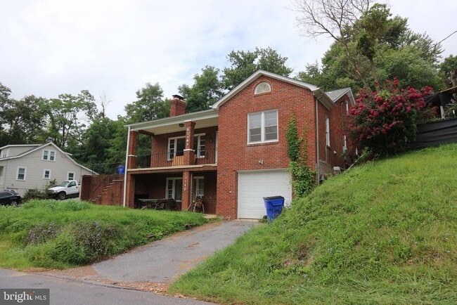 Building Photo - 6914 Edgemont Rd