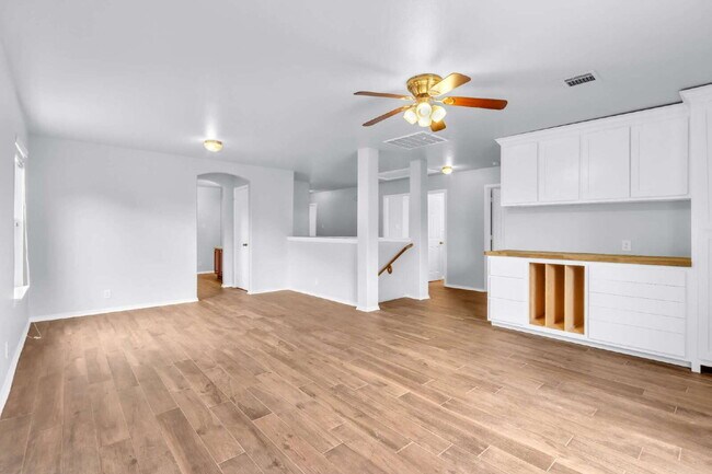 Foto del edificio - "Spacious 6-Bedroom Haven with 4 Full Bath...