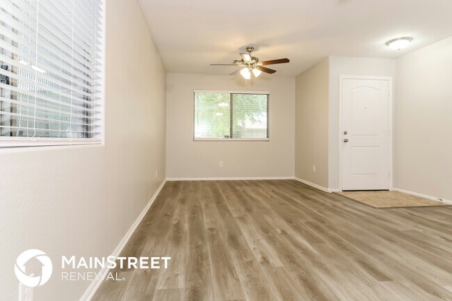 Building Photo - 2219 S 101st Dr