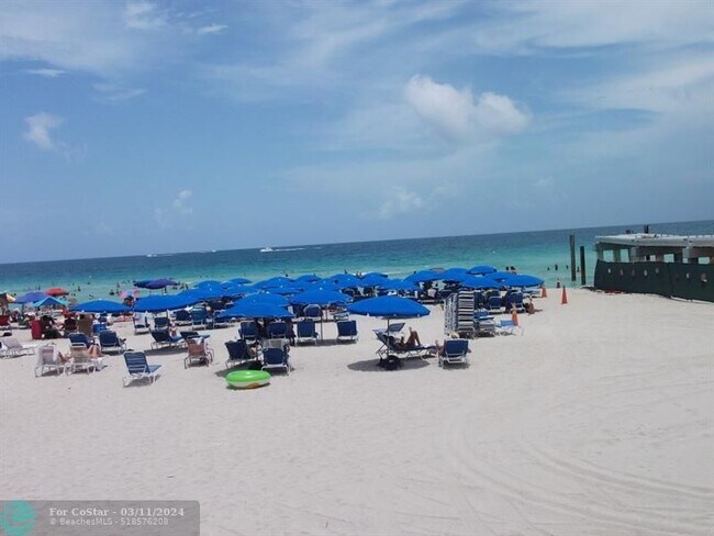 Building Photo - 16699 Collins Ave