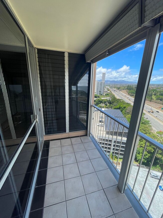 Foto del edificio - Desirable Unit in Pearlridge, Aiea!