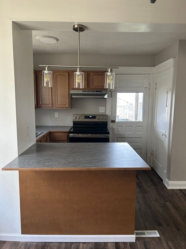 Foto del edificio - Updated 2/3 Bedroom Bedroom Austintown Home for Rent