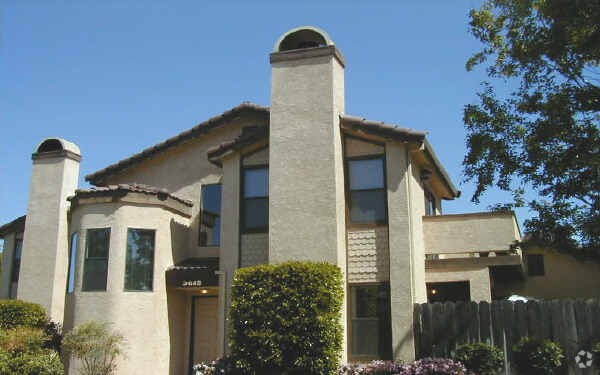 Building Photo - 3682 La Mancha Pl
