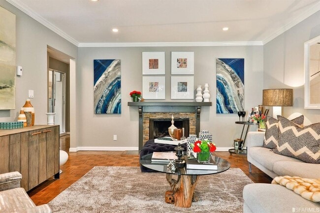 Building Photo - Remodeled 2bd/2ba in Stellar Location with...