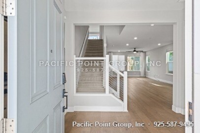 Building Photo - 285 Bear Creek Dr