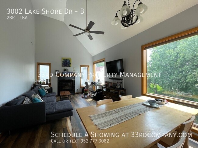 Building Photo - Updated 2 bedroom Condo steps from Bde Mak...