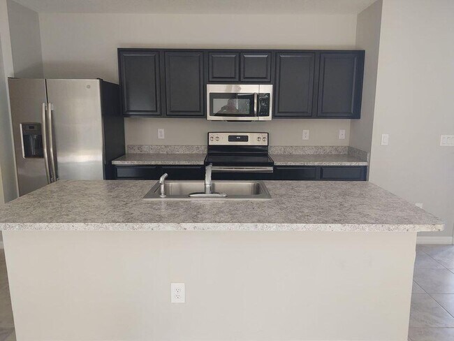 Building Photo - 3343 Madison Square Ln