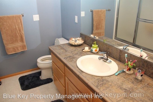 Building Photo - 4 br, 2.5 bath House - 11506 NE 2nd Avenue