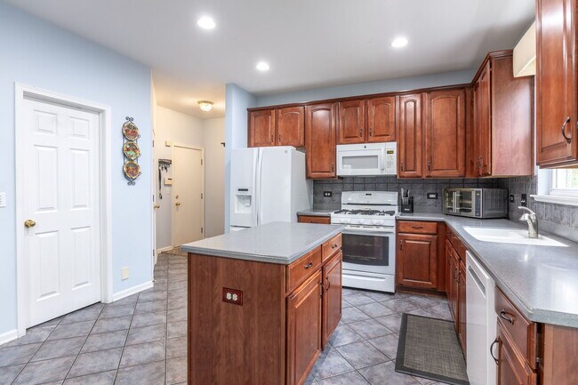 Foto del edificio - 2566 Rourke Dr