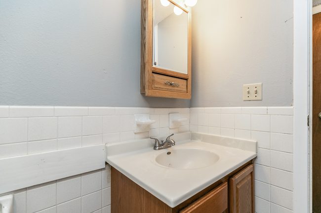 Building Photo - 403 21st Ave Pl