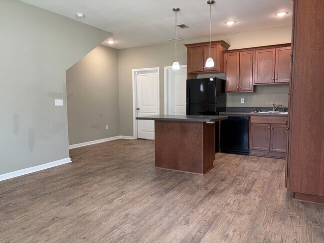 Building Photo - 2206 Cedarbrook Ct