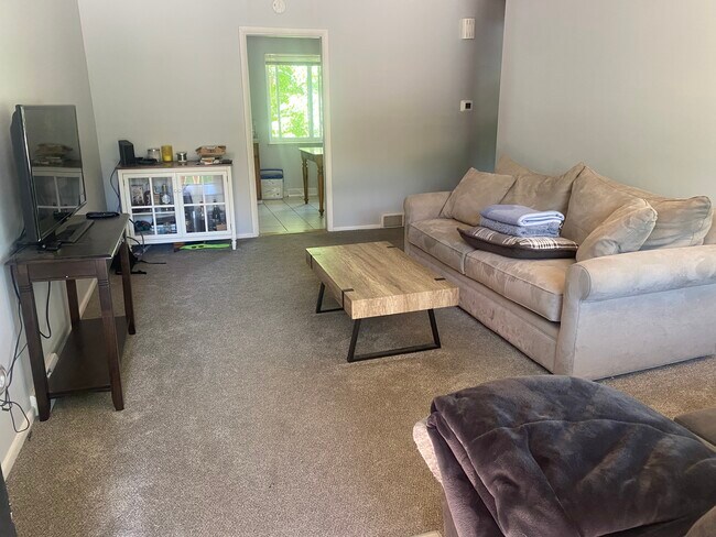 Building Photo - 783 W Crestline Ave