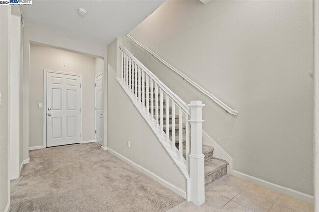 Building Photo - 1132 California Cir