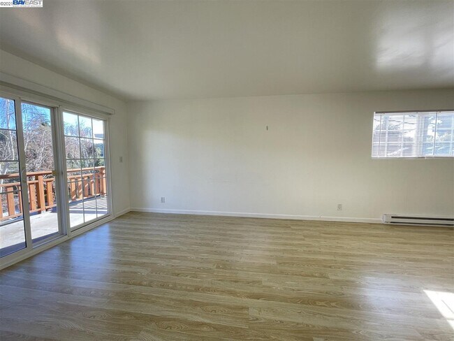 Building Photo - 1332 Palos Verdes Dr