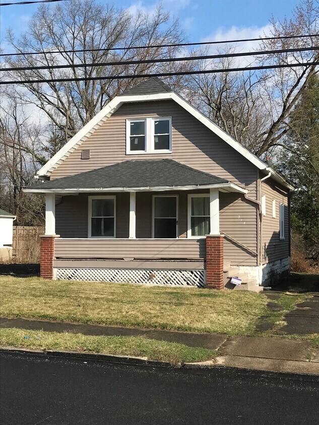 Primary Photo - 518 W Earle Ave