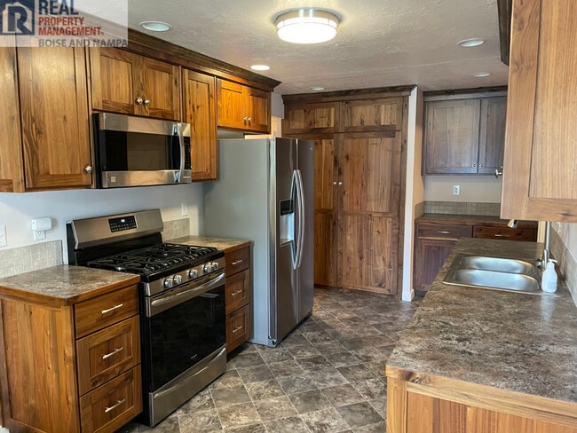 Foto del edificio - Remodeled 3 Bedroom home with no HOA!