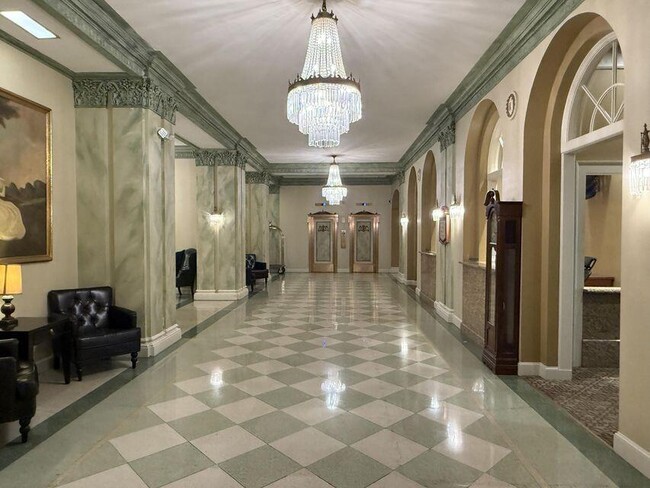 Foto del edificio - 1028 E Juneau Ave