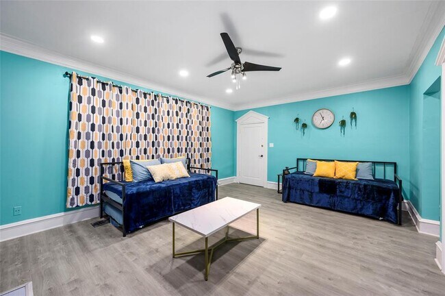 Foto del edificio - 227 W Alabama St