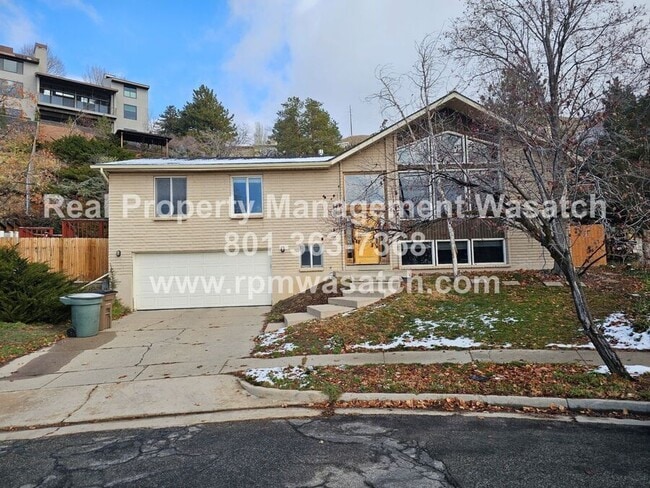 Photo - 985 Northcliffe Dr N House