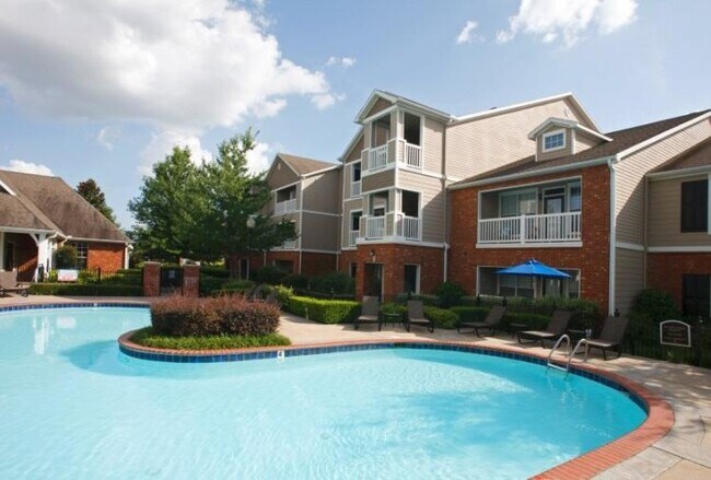 Reserve en Steele Crossing Apartments con piscina - Reserve At Steele Crossing