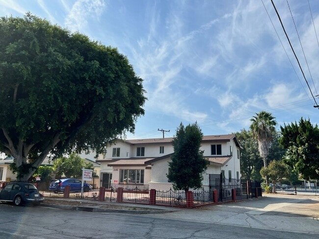 Building Photo - 2645 W Via Corona