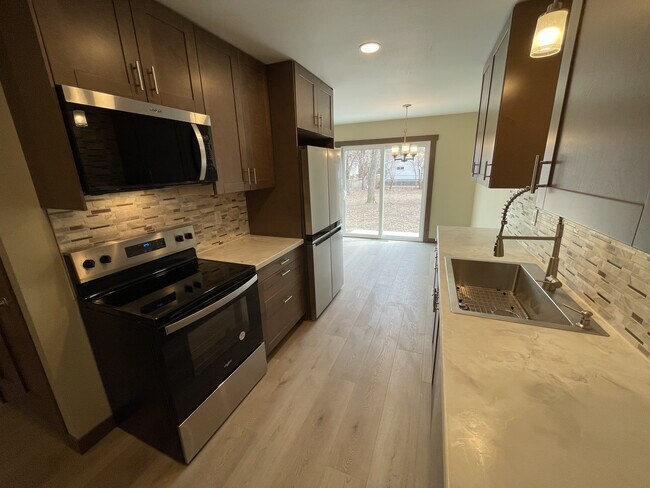 Building Photo - 2915 Eddy Ln
