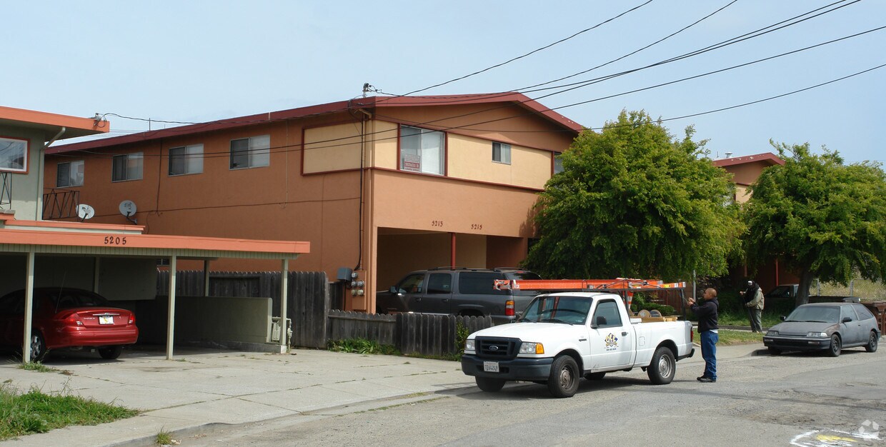 Primary Photo - Richmond Fourplex