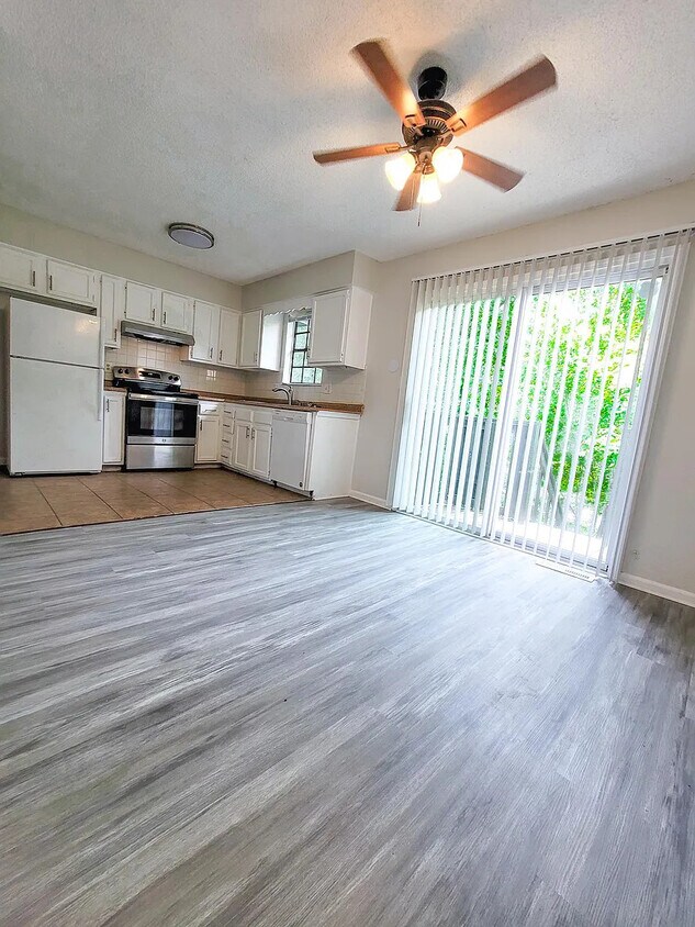 Foto principal - 10902 Mckinley Dr