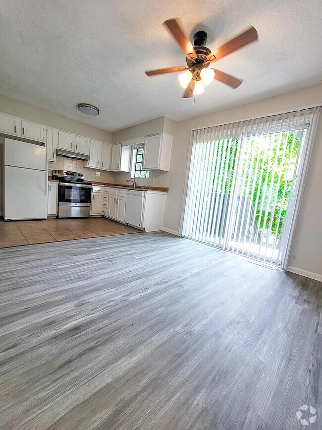 Building Photo - 10902 Mckinley Dr