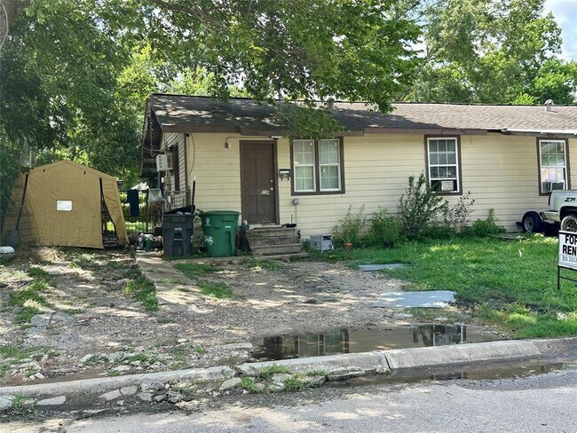 Foto del edificio - 8225 Garland St