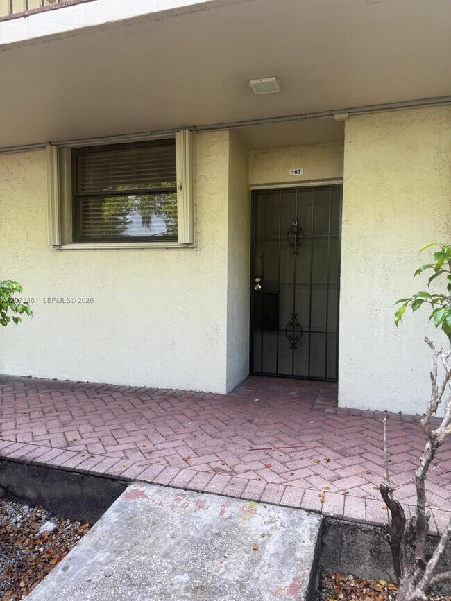Building Photo - 109 Lake Emerald Dr