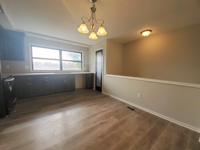 dining area in kitchen - 13820 W 63rd St