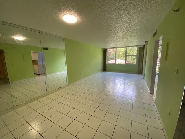 Building Photo - 17890 W Dixie Hwy