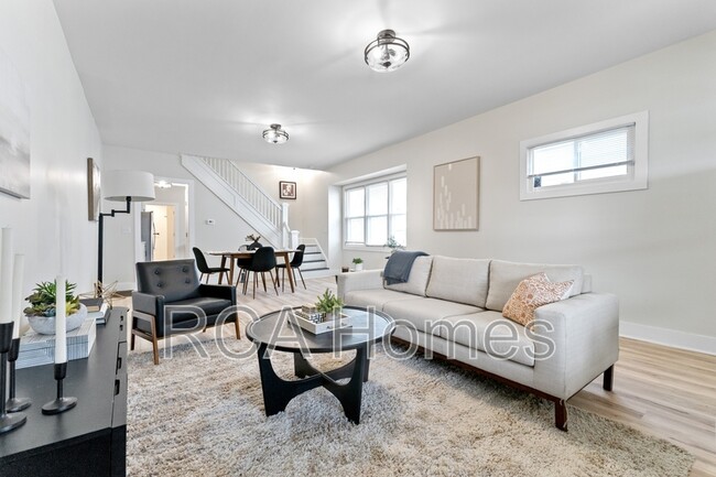 Photo - 18 N Gray St House