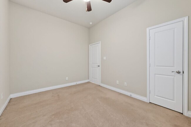 Foto del edificio - 18011 Begbie Path