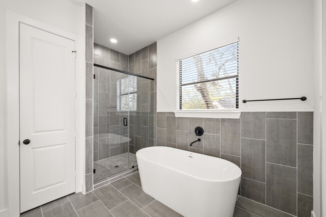 Building Photo - 3417 Tuam St