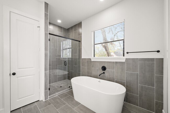 Foto del edificio - 3417 Tuam St