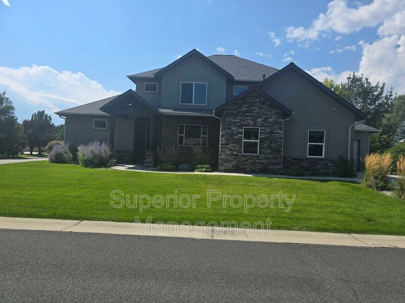Foto principal - 803 Imperial Ct