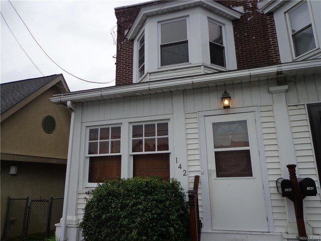 Building Photo - 142 S Green St