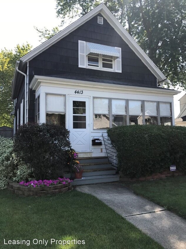 1 br, 1 bath House 4413 19th Avenue Upper House Rental in Kenosha